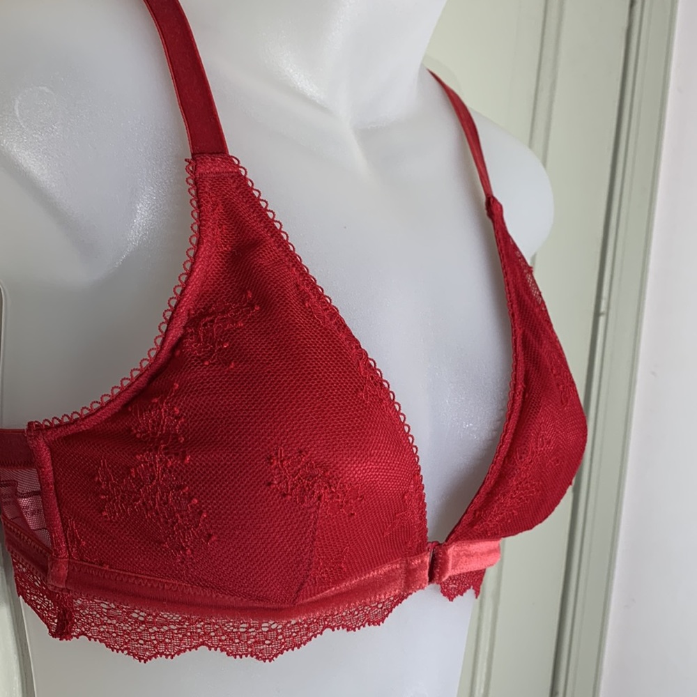 Victoria’s Secret red lace racer back bra